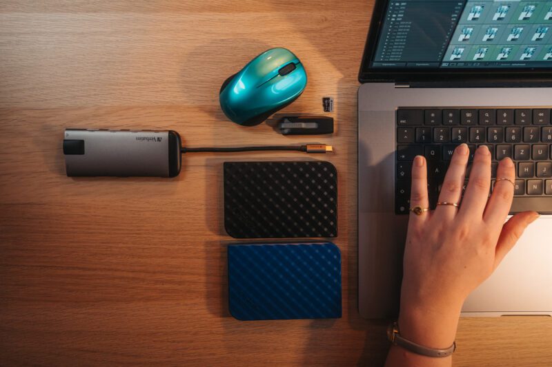 Verbatim 1TB Store 'n' Go USB 3.0 Portable Hard Drive-Blue - Image 3